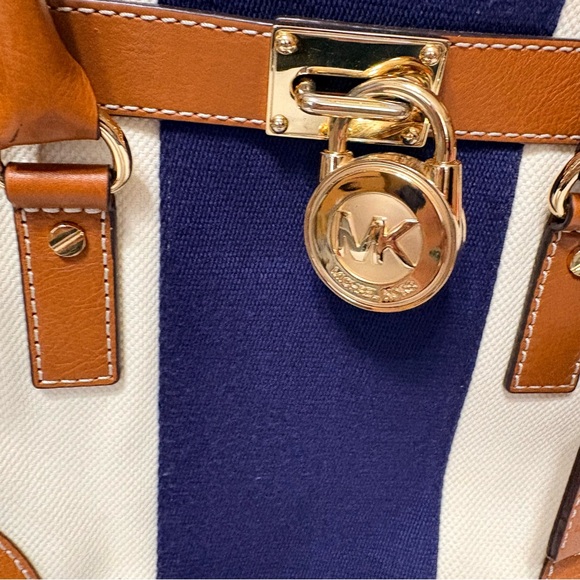 Michael Kors Hamilton tote bag tricolor canvas/leather and a gold-padlock. - Picture 4 of 16